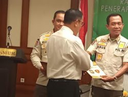 Kasat Satpol PP KSB Terima Penghargaan dari Kemendagri RI