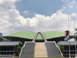 Aksi Teatrikal Masa AMANAT “Pengemis Massal di Senayan” DPR RI