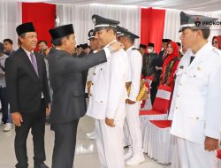 Bupati Lantik 18 Kepala Desa Terpilih di Sumbawa Barat