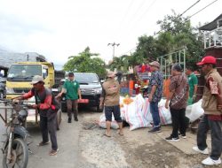 Bersihkan Bekas Banjir, Pemda KSB Kerahkan 600 ASN