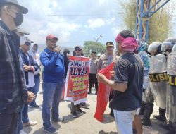 Gabungan LSM Geruduk Syahbandar Benete Soal Dugaan Korupsi