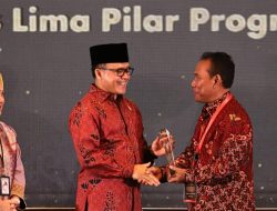 Bupati Sumbawa Barat Terima Penghargaan Top 45 Inovasi Pelayanan Publik