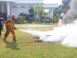 Praktek Cara Menggunakan Alat Pemadam Api Ringan