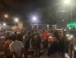 Antrean Arus Balik Tano – Kayangan Ratusan Meter, Penumpang  Tuding ASDP Bermain