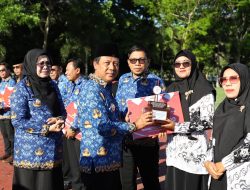 Bupati KSB Serahkan Hadiah Juara Anugerah Inovasi Daerah 2025